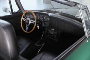 Image 18/41 of MG MGC (1969)