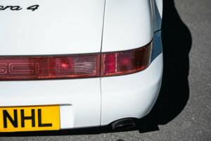 Image 20/38 of Porsche 911 Carrera 4 (1990)