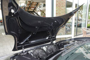 Image 9/50 of Jaguar XJ 220 (1993)