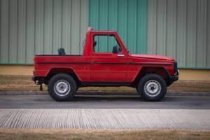 Immagine 4/42 di Mercedes-Benz 240 GD (SWB) (1979)
