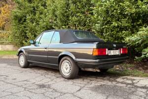 Image 4/27 of BMW 320i (1989)
