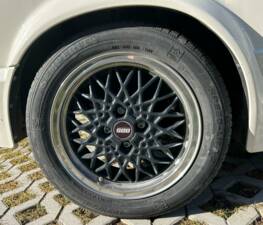 Image 5/15 de Volkswagen Golf Mk I Convertible 1.6 (1988)