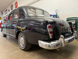 Image 13/18 of Mercedes-Benz 180 Db (1961)