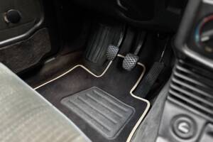 Bild 31/47 von BMW 528i (1986)