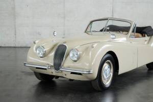 Image 3/50 de Jaguar XK 120 DHC (1953)