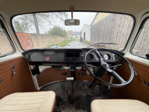 Bild 8/18 von Volkswagen T2b Kleinbus (1979)