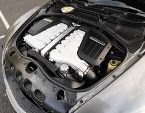 Image 44/50 of Bentley Continental GTC (2011)