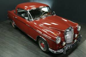 Imagen 45/50 de Mercedes-Benz 220 S (1957)