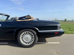Image 7/8 of Jaguar XJS 4.0 (1995)