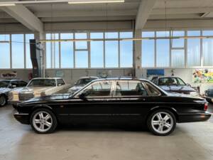 Image 40/50 of Jaguar XJ 8 Sovereign (2000)