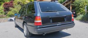 Image 3/14 of Mercedes-Benz E 280 T (1995)