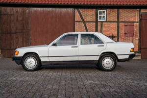Imagen 11/42 de Mercedes-Benz 190 E (1984)
