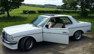 Image 2/15 of Mercedes-Benz 230 CE (1980)