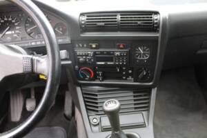 Image 19/32 de BMW 325ix (1990)
