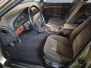 Image 9/13 of BMW 528i (1997)