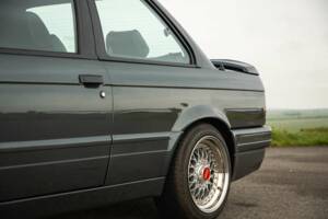 Image 48/50 of BMW 325i (1990)