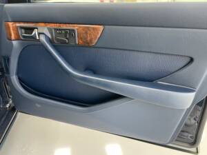 Image 18/40 de Mercedes-Benz 560 SEL (1987)