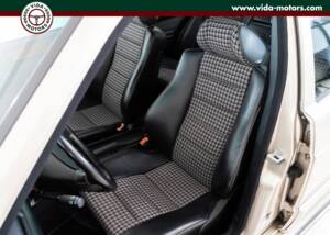 Bild 8/15 von Mercedes-Benz 190 E 2.3-16V (1988)