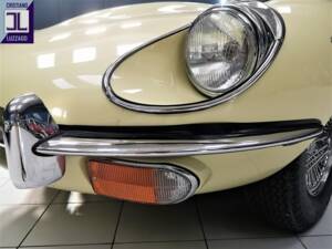 Image 14/51 de Jaguar E-Type (1970)