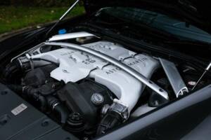 Imagen 36/46 de Aston Martin V12 Zagato (2011)