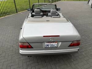 Bild 19/50 von Mercedes-Benz E 320 (1995)