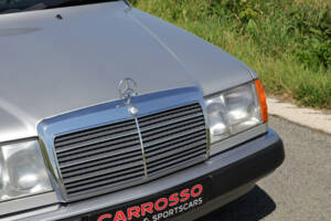 Image 13/39 of Mercedes-Benz 300 CE-24 (1992)