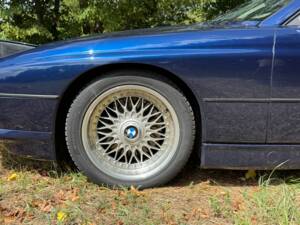 Image 7/22 of BMW 850i (1990)