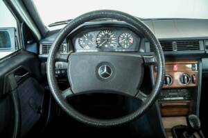 Bild 8/50 von Mercedes-Benz 230 E (1985)
