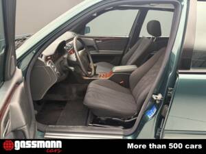 Imagen 9/15 de Mercedes-Benz E 220 Diesel (1997)