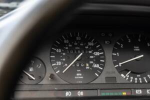 Afbeelding 10/48 van BMW 325i (1990)