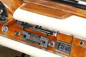 Image 22/27 of Mercedes-Benz 300 SE (1967)