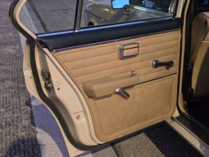 Image 31/50 of BMW 525 (1975)