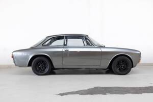 Imagen 3/36 de Alfa Romeo Giulia 1600 GT Junior (1973)