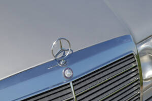 Image 28/39 of Mercedes-Benz 300 CE-24 (1992)