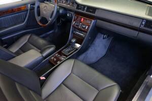 Bild 20/69 von Mercedes-Benz E 320 "Final Edition" (1997)