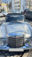 Image 4/37 de Mercedes-Benz 250 SE (1966)