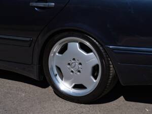 Immagine 19/50 di Mercedes-Benz E 55 AMG (1999)