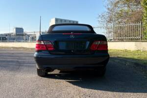 Image 5/24 of Mercedes-Benz CLK 430 (2000)