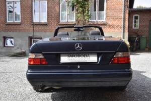 Image 3/15 of Mercedes-Benz E 200 (1997)