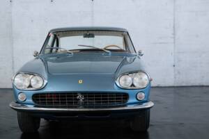 Image 18/50 of Ferrari 330 GT 2+2 (1964)