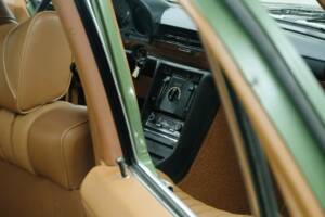 Image 33/50 de Mercedes-Benz 350 SE (1975)