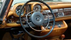 Immagine 23/29 di Mercedes-Benz 280 SE 3,5 (1970)
