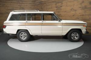 Image 13/19 of Jeep Wagoneer (1977)