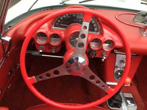 Image 19/25 of Chevrolet Corvette (1962)