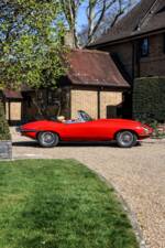 Image 16/41 de Jaguar E-Type (1968)