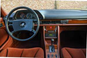Image 11/50 de Mercedes-Benz 280 S (1988)