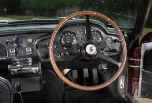 Image 13/23 of Aston Martin DB 6 (1966)