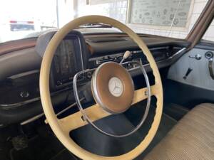 Image 12/33 de Mercedes-Benz 190 c (1964)