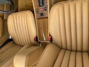 Image 15/31 of Mercedes-Benz 560 SL (1986)