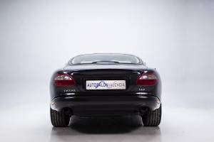 Image 7/37 of Jaguar XKR (1998)